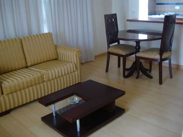 Imagen de la habitación del Hotel Apartamentos Santa Maria. Foto 4