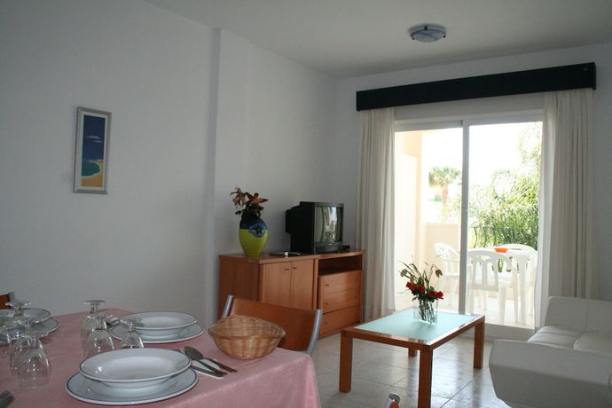 Imagen de la habitación del Hotel Apartamentos Serviden La Fontana. Foto 4