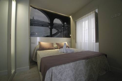 Imagen de la habitación del Hotel Apartamentos Sevilla Centro. Foto 5