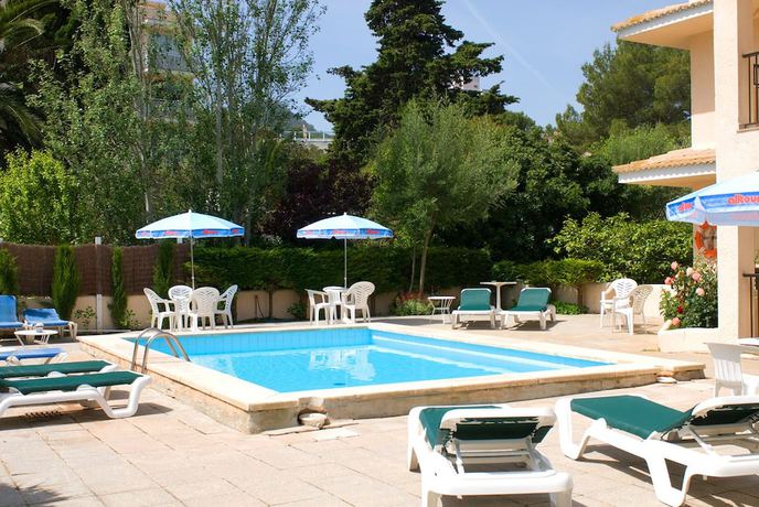 Imagen de la piscina del Hotel Apartamentos Sinfony. Foto 19