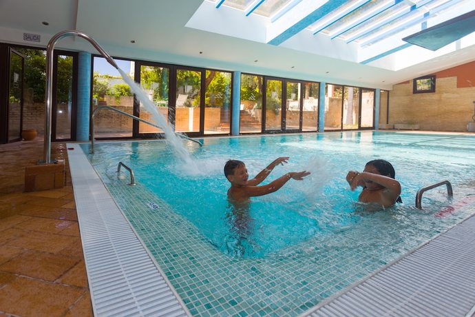 Imagen de la piscina del Hotel Apartamentos Soho Boutique Vistahermosa. Foto 36