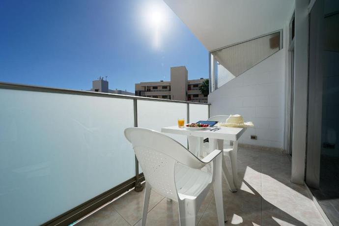 Imagen de la habitación del Hotel Apartamentos Strelitzias. Foto 3