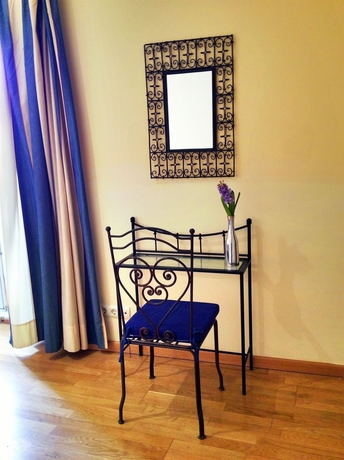 Imagen de la habitación del Hotel Apartamentos Suites Santa Cruz. Foto 2