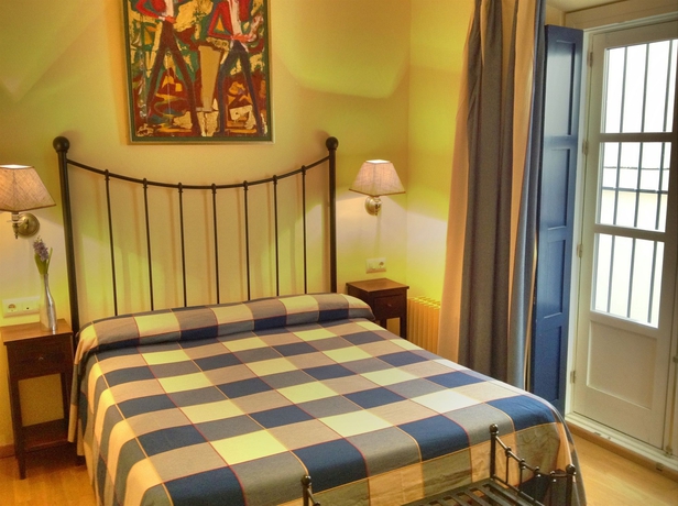 Imagen de la habitación del Hotel Apartamentos Suites Santa Cruz. Foto 3