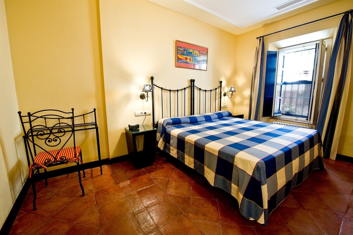 Imagen de la habitación del Hotel Apartamentos Suites Santa Cruz. Foto 4