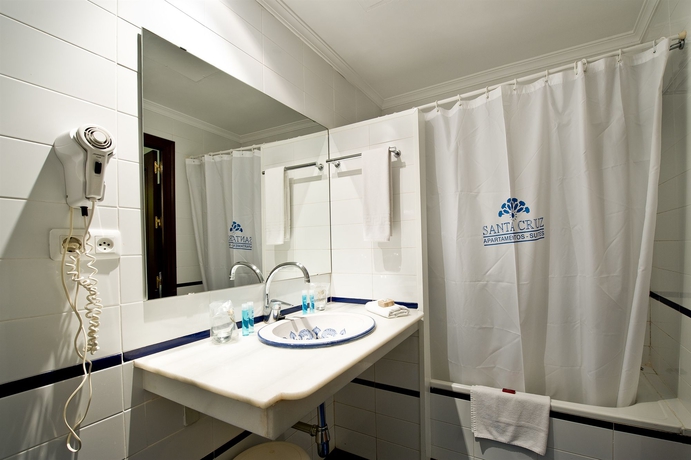 Imagen de la habitación del Hotel Apartamentos Suites Santa Cruz. Foto 6