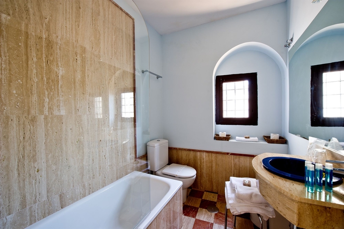 Imagen de la habitación del Hotel Apartamentos Suites Santa Cruz. Foto 9