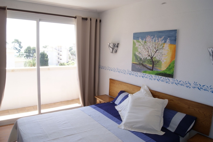 Imagen de la habitación del Hotel Apartamentos Sureda. Foto 3