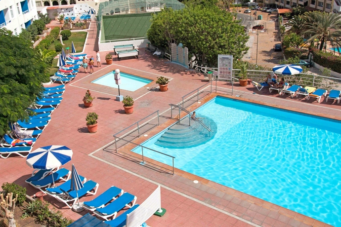 Imagen de la piscina del Hotel Apartamentos Tamaragua. Foto 12