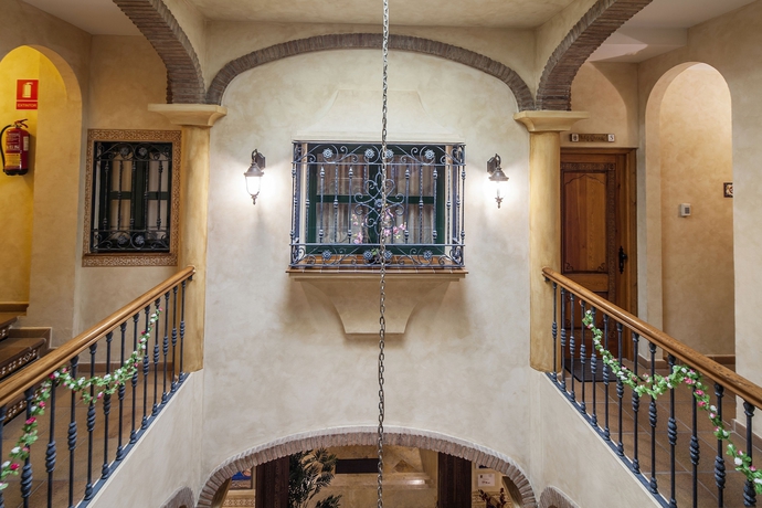 Imagen de los interiores del Hotel Apartamentos Turísticos Casa De La Borrega. Foto 18