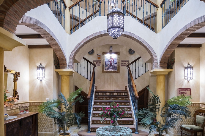 Imagen de los interiores del Hotel Apartamentos Turísticos Casa De La Borrega. Foto 19