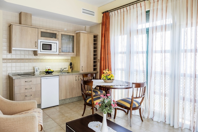 Imagen de la habitación del Hotel Apartamentos Turísticos Casa De La Borrega. Foto 12