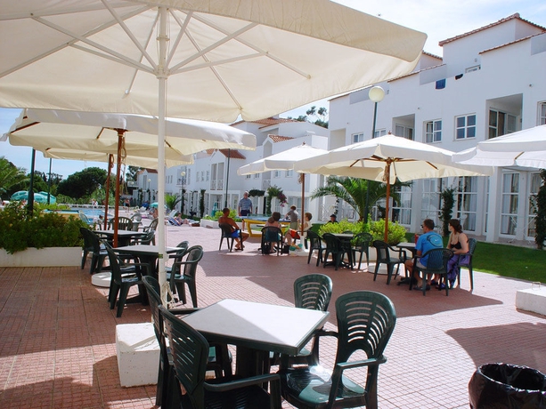 Imagen de los exteriores del Hotel Apartamentos Turísticos Club Ouratlântico. Foto 7