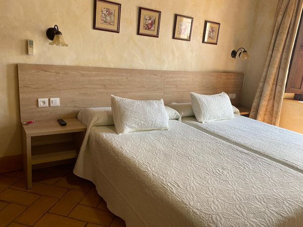 Imagen de la habitación del Hotel Apartamentos Turísticos Los Alisos. Foto 12