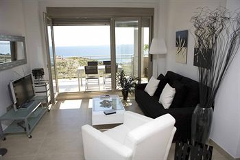 Imagen de la habitación del Hotel Apartamentos Turísticos Portocala. Foto 3