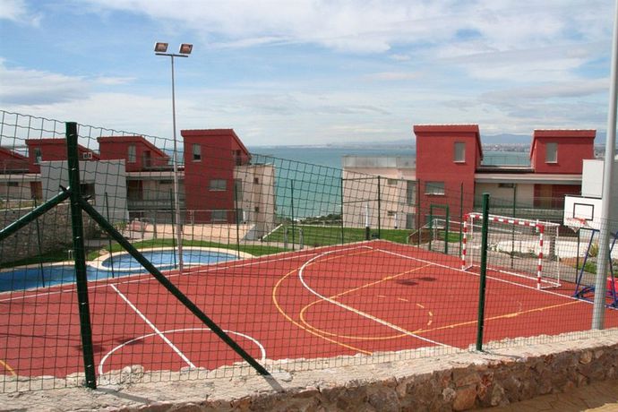 Imagen de la piscina del Hotel Apartamentos Turísticos Portocala. Foto 16