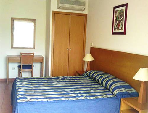 Imagen de la habitación del Hotel Apartamentos Turísticos Vila Praia. Foto 5