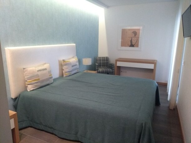Imagen de la habitación del Hotel Apartamentos Turísticos da Nazaré. Foto 11