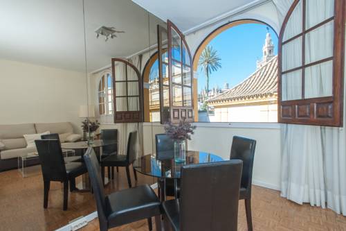 Imagen de los interiores del Hotel Apartamentos Vacacionales Sevilla. Foto 7