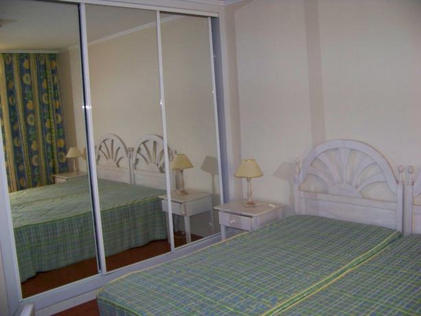 Imagen de la habitación del Hotel Apartamentos Varandas da Rocha. Foto 11