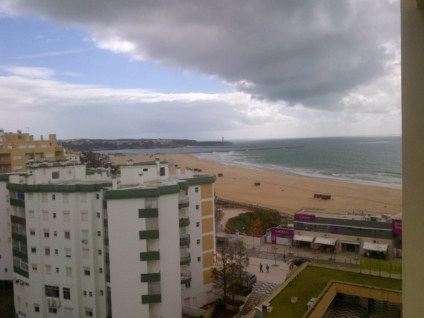 Imagen de la habitación del Hotel Apartamentos Varandas da Rocha. Foto 17