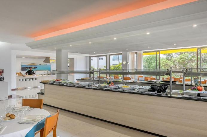 Imagen del bar/restaurante del Hotel Apartamentos Vibra Riviera. Foto 2