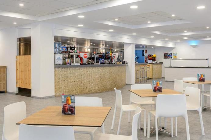 Imagen del bar/restaurante del Hotel Apartamentos Vibra Riviera. Foto 3