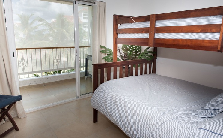 Imagen de la habitación del Hotel Apartaments At Cadaques Caribe. Foto 11