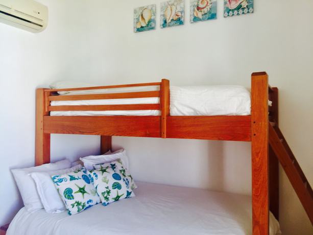 Imagen de la habitación del Hotel Apartaments At Cadaques Caribe. Foto 15