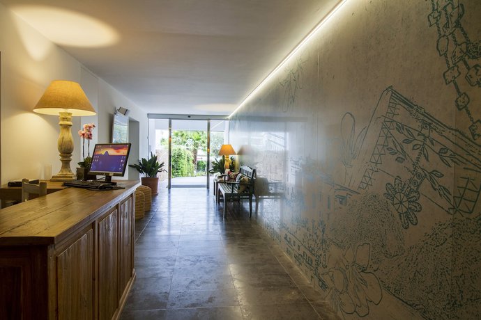 Imagen de los interiores del Hotel Apartaments B-Llobet Sun and Confort. Foto 19