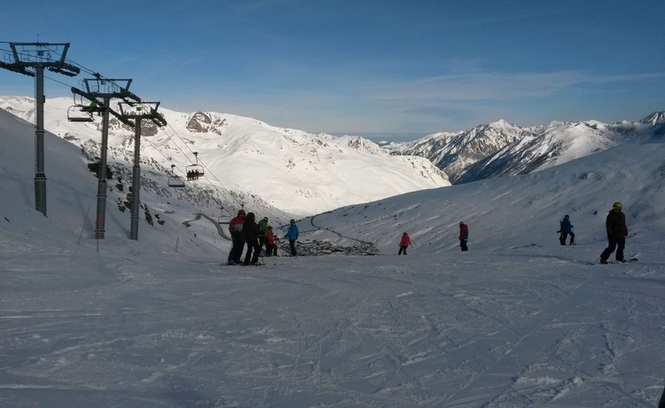 Imagen de los exteriores del Hotel Apartaments Els Avets. Foto 7