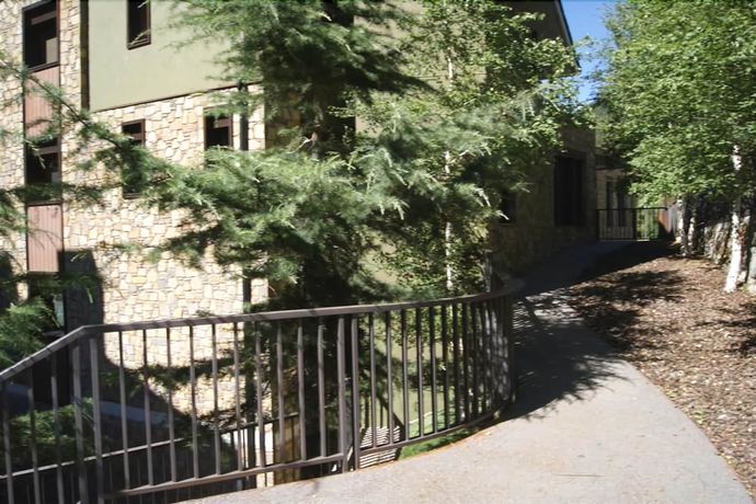 Imagen de los exteriores del Hotel Apartaments Els Esquiadors. Foto 13