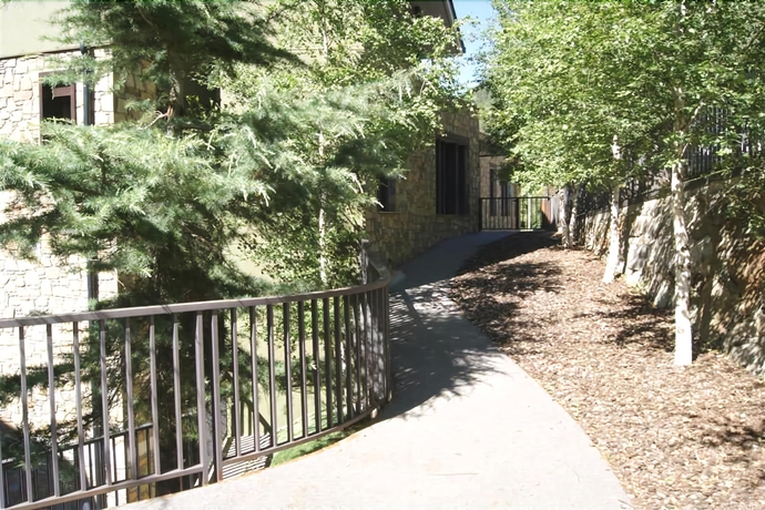 Imagen de los exteriores del Hotel Apartaments Els Esquiadors. Foto 17