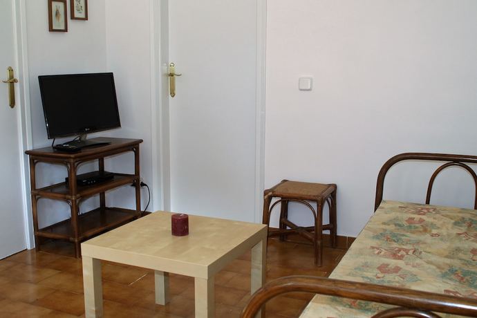 Imagen de la habitación del Hotel Apartaments Margarita Sabina Pinell. Foto 7