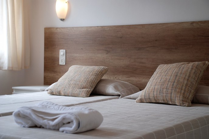 Imagen de la habitación del Hotel Apartaments Margarita Sabina Pinell. Foto 12