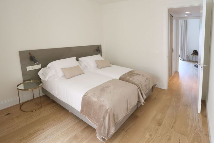 Imagen de la habitación del Hotel Apartaments Pla&ccedil;a del Vi. Foto 4