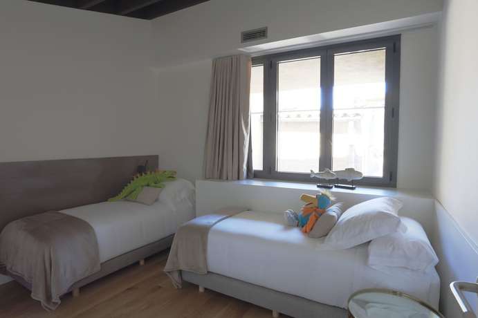 Imagen de la habitación del Hotel Apartaments Pla&ccedil;a del Vi. Foto 9