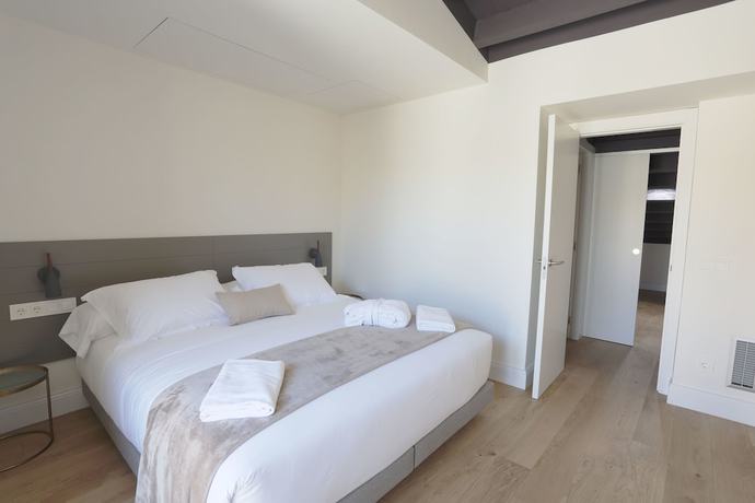 Imagen de la habitación del Hotel Apartaments Pla&ccedil;a del Vi. Foto 13