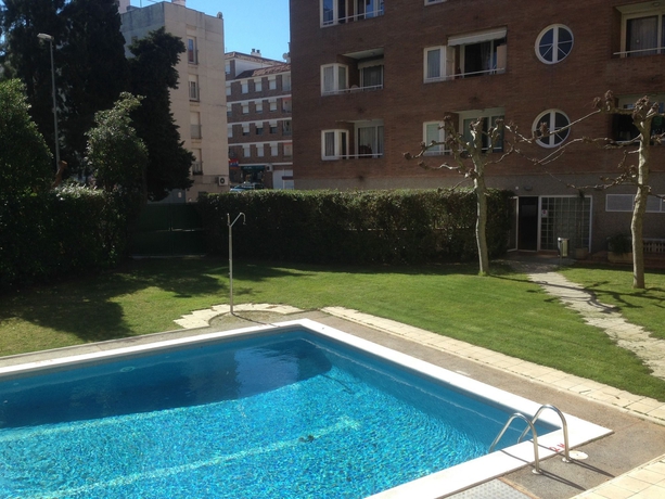 Imagen de la piscina del Hotel Apartaments Playas Fenals. Foto 13