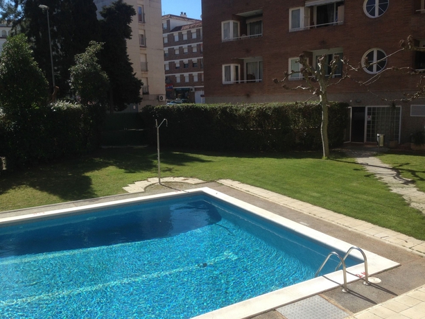 Imagen de la piscina del Hotel Apartaments Playas Fenals. Foto 15