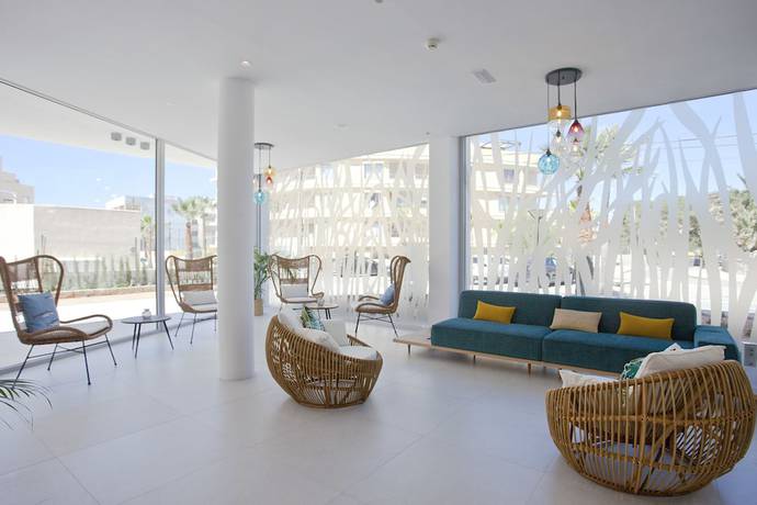 Imagen de los interiores del Hotel Apartaments Posidonia. Foto 18