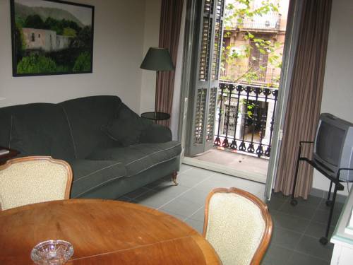 Imagen de la habitación del Hotel Apartaments Sant Jordi Girona 97. Foto 5