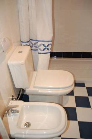 Imagen de la habitación del Hotel Apartaments Sant Lluis. Foto 3