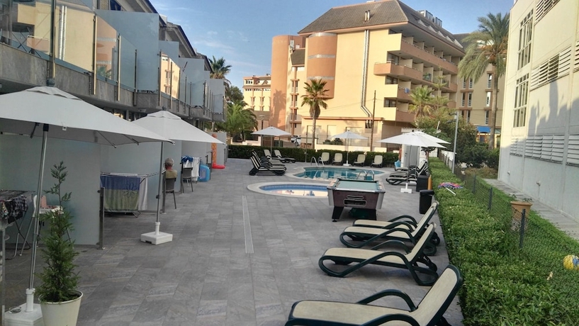 Imagen de la piscina del Hotel Apartaments Ses Dàlies. Foto 19