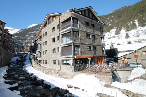 Imagen general del Hotel Apartaments Ski-Golf. Foto 6