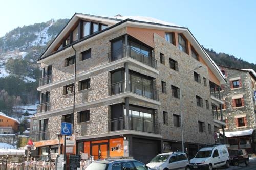 Imagen general del Hotel Apartaments Ski-Golf. Foto 7