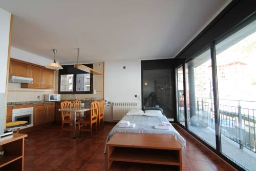 Imagen general del Hotel Apartaments Ski-Golf. Foto 11