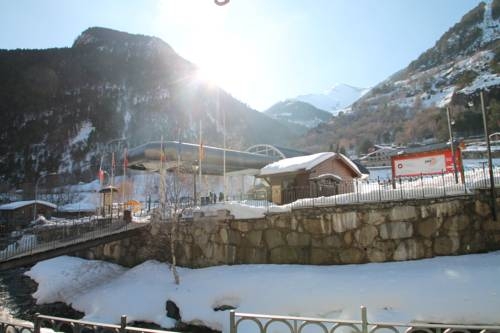 Imagen general del Hotel Apartaments Ski-Golf. Foto 13