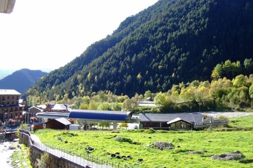 Imagen general del Hotel Apartaments Ski-Golf. Foto 25