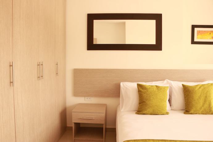 Imagen de la habitación del Hotel Apartasuites La Flora. Foto 3
